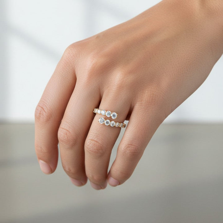 18ct Yellow Gold Cross-Over Graduated Diamond Ring