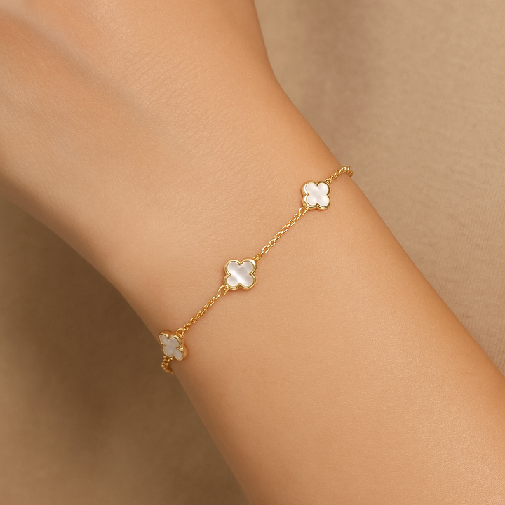 9k Yellow Gold Mother of Pearl Flower Bracelet