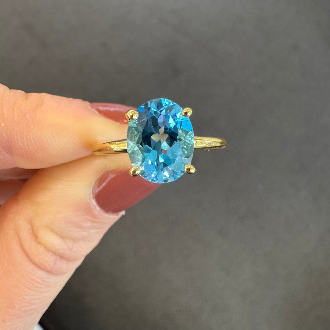 9ct Yellow Gold Blue Topaz Solitaire Ring