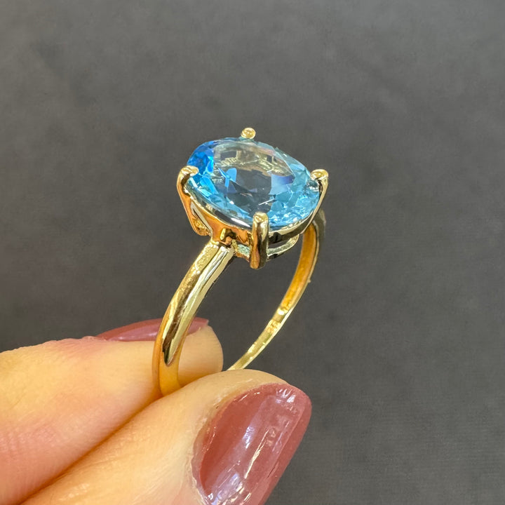 9ct Yellow Gold Blue Topaz Solitaire Ring