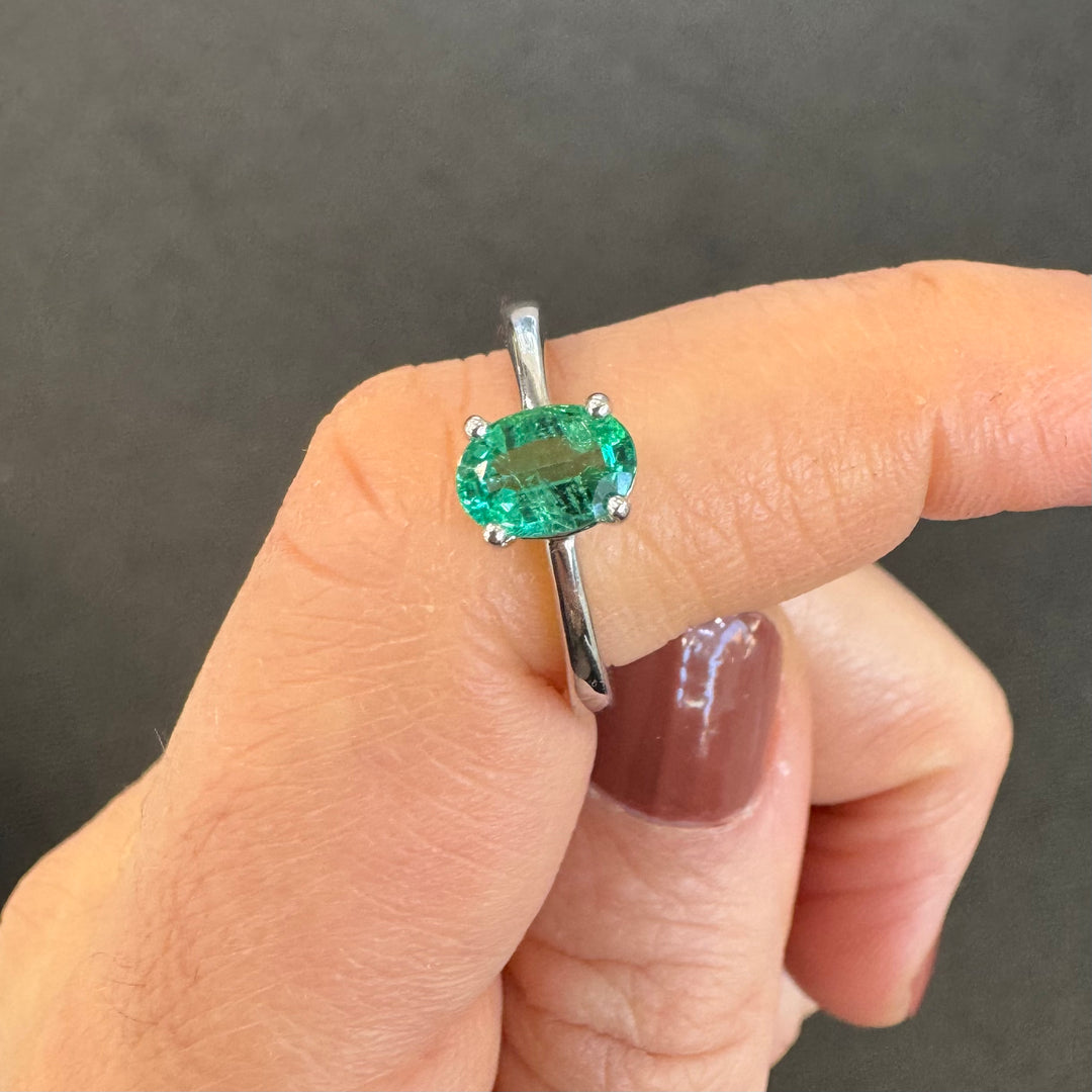 18ct White Gold Emerald Solitaire Ring