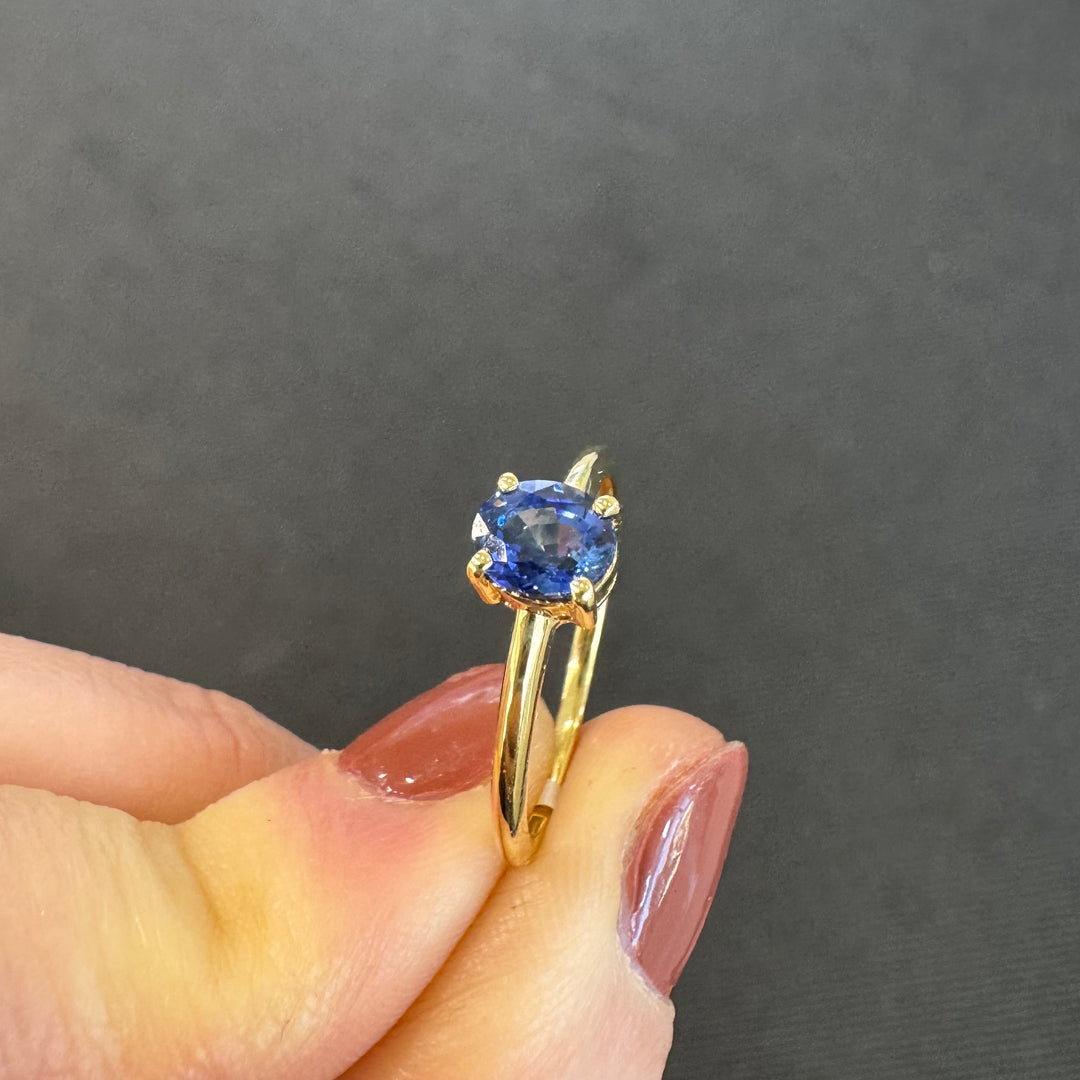 18ct Yellow Gold Ceylon Sapphire Solitaire Ring
