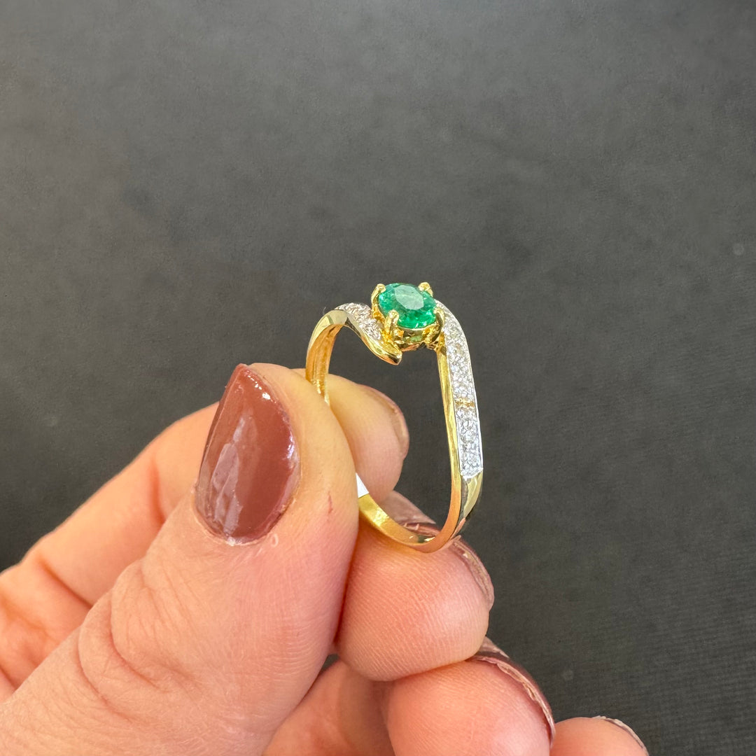 18ct Yellow Gold Emerald & Diamond Ring