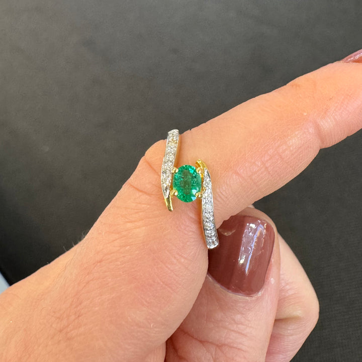 18ct Yellow Gold Emerald & Diamond Ring