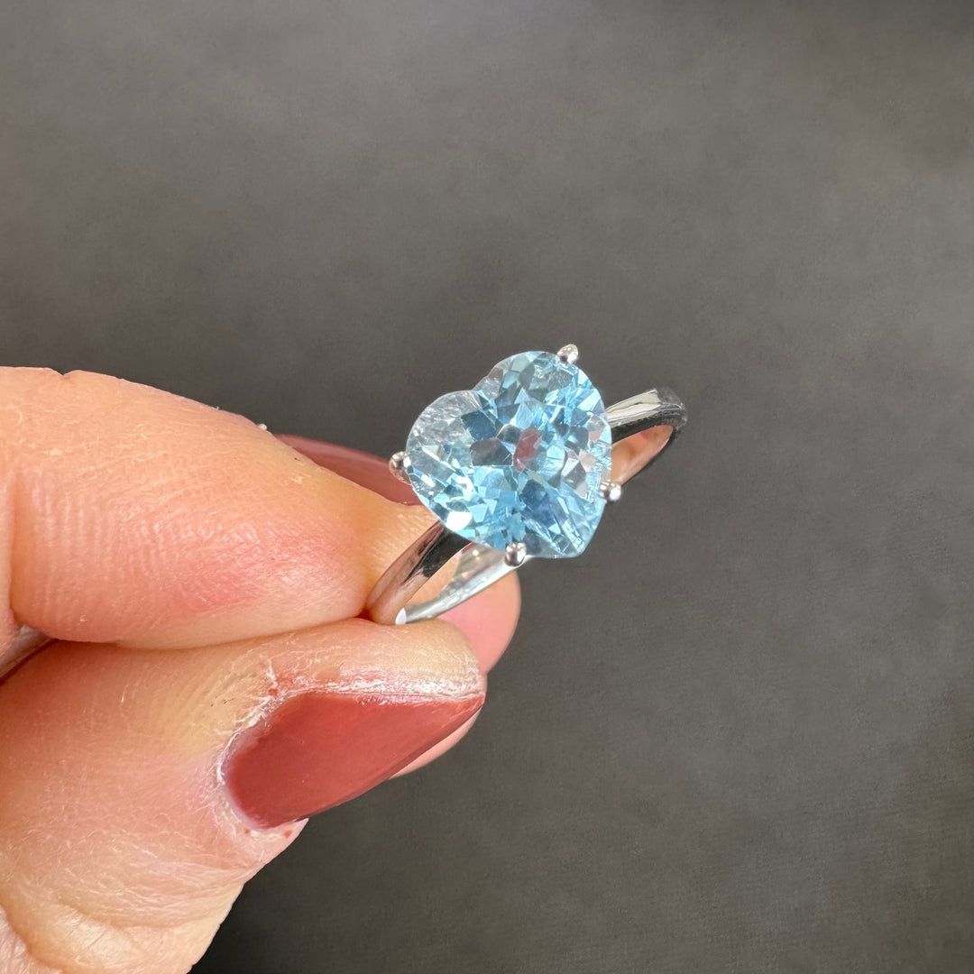9ct White Gold Heart-Shaped Aquamarine Ring