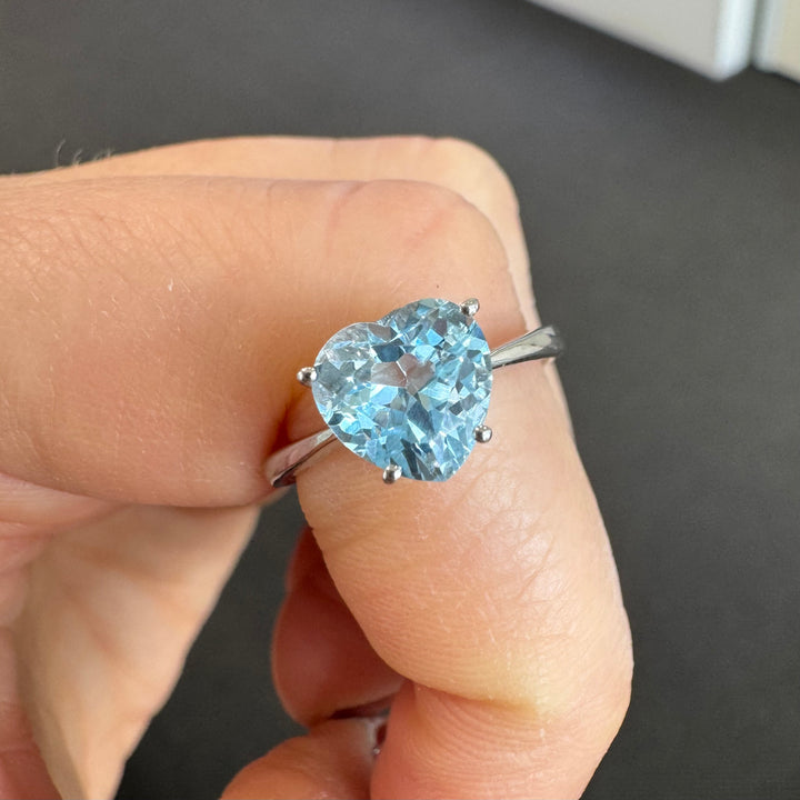 9ct White Gold Heart-Shaped Aquamarine Ring