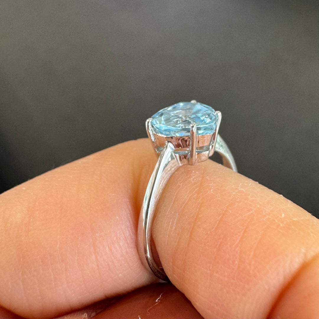 9ct White Gold Heart-Shaped Aquamarine Ring