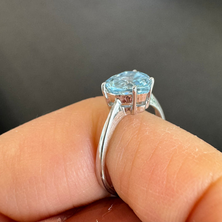 9ct White Gold Heart-Shaped Aquamarine Ring