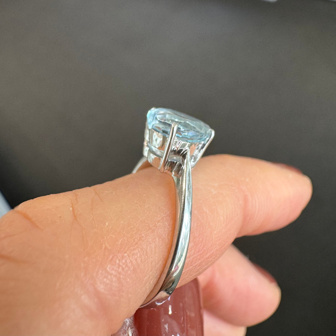 9ct White Gold Heart-Shaped Aquamarine Ring