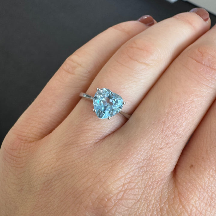 9ct White Gold Heart-Shaped Aquamarine Ring