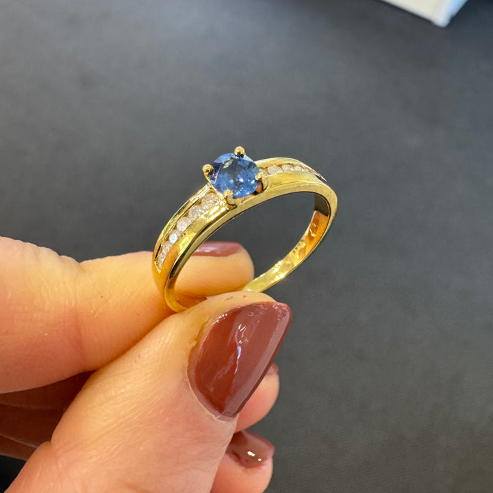 9ct Yellow Gold Sapphire & Diamond Ring