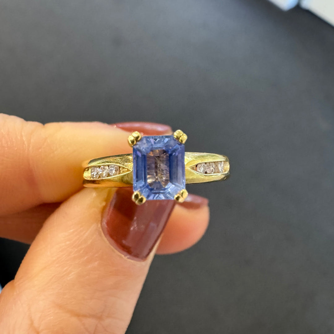 18ct Yellow Gold Ceylon Sapphire & Diamond Ring