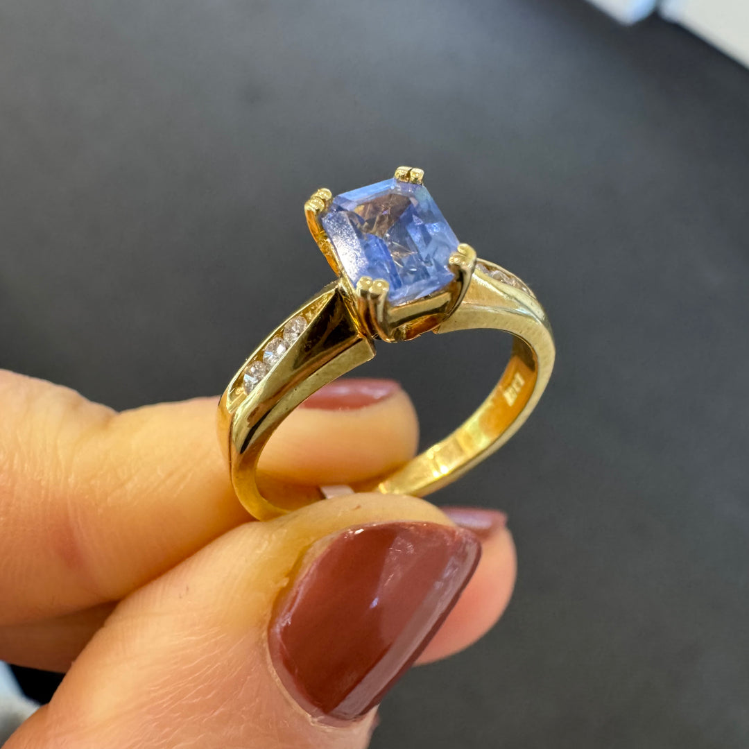 18ct Yellow Gold Ceylon Sapphire & Diamond Ring