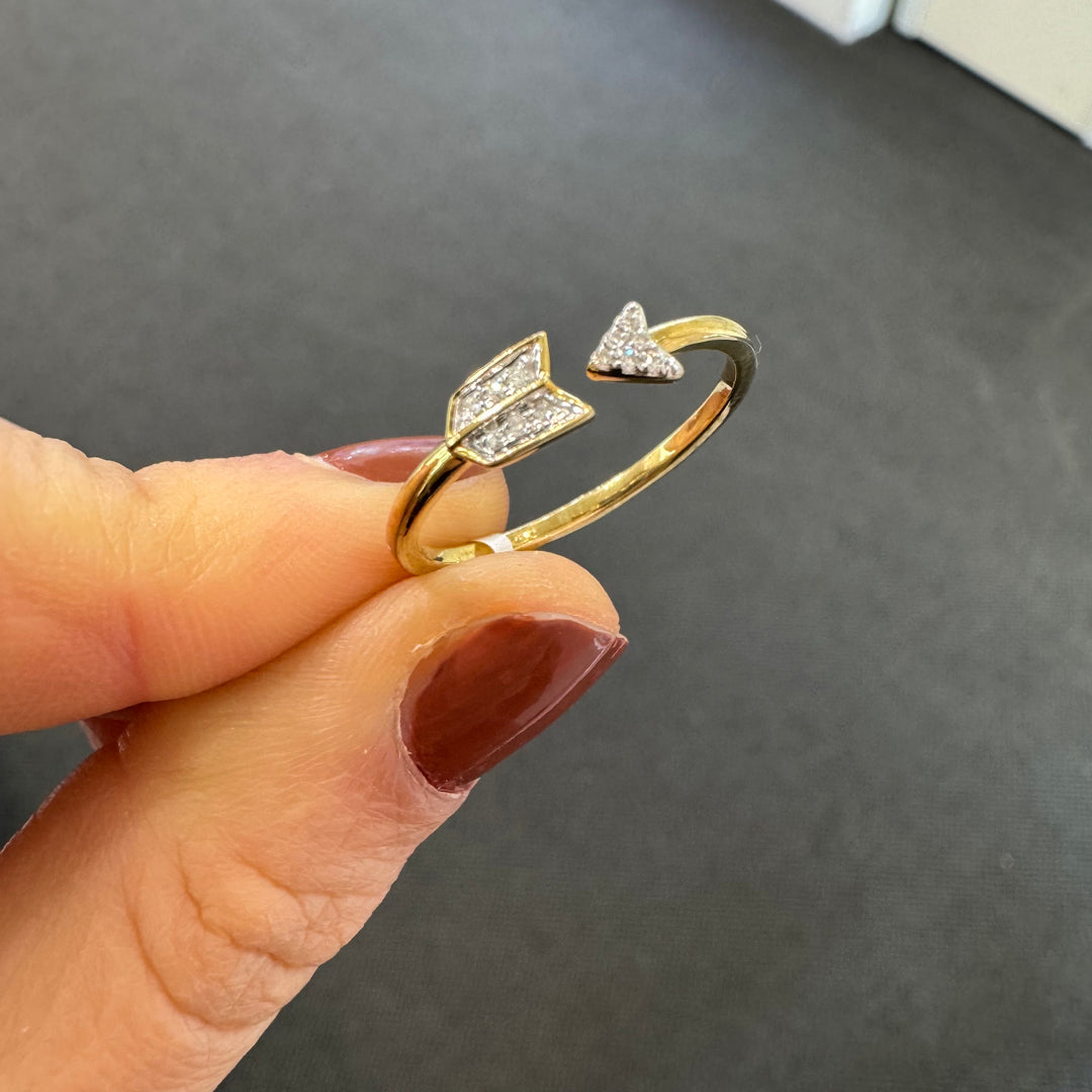 9ct Yellow Gold Diamond Arrow Ring