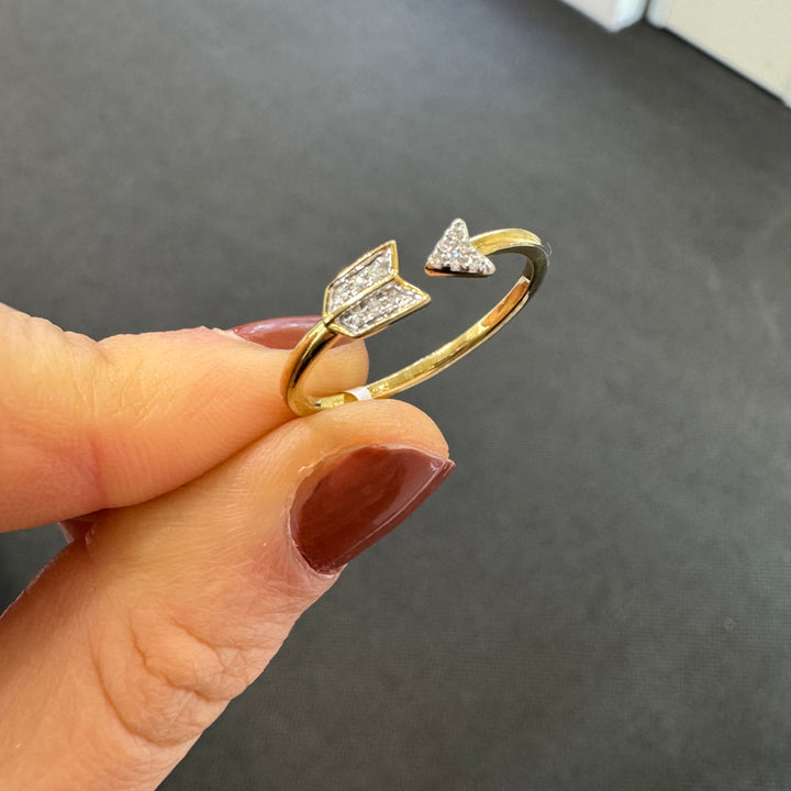 9ct Yellow Gold Diamond Arrow Ring