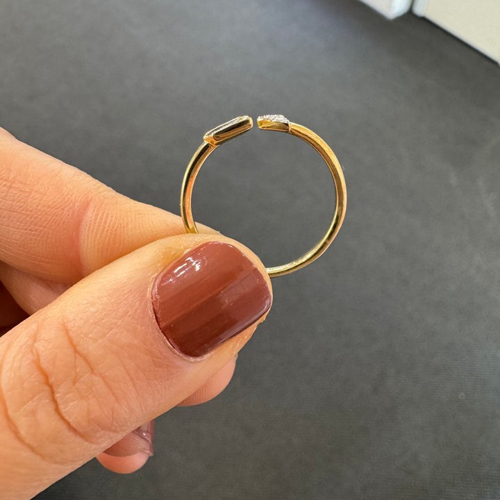 9ct Yellow Gold Diamond Arrow Ring