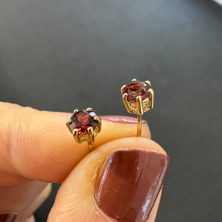 9ct Yellow Gold Garnet Stud Earrings