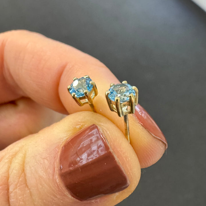 9ct Yellow Gold Blue Topaz Stud Earrings
