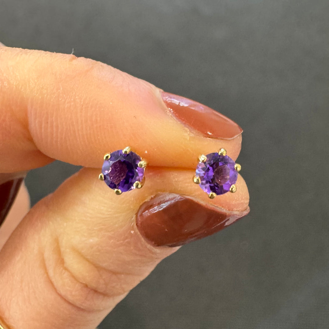 9ct Yellow Gold Amethyst Stud Earrings