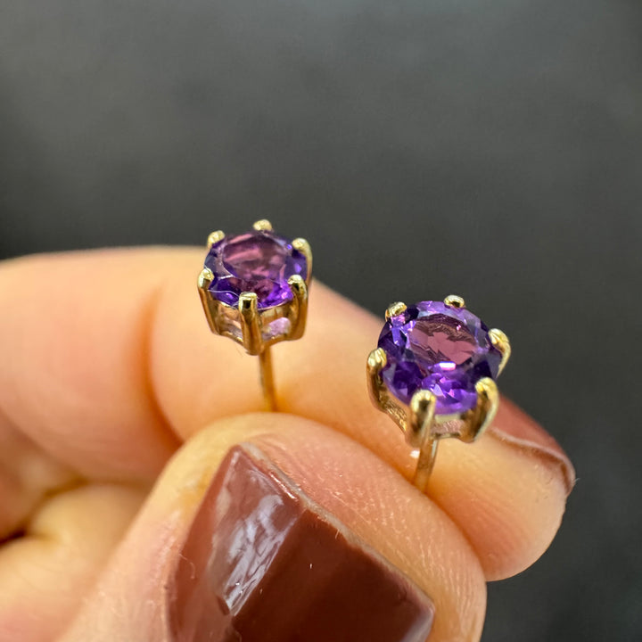 9ct Yellow Gold Amethyst Stud Earrings