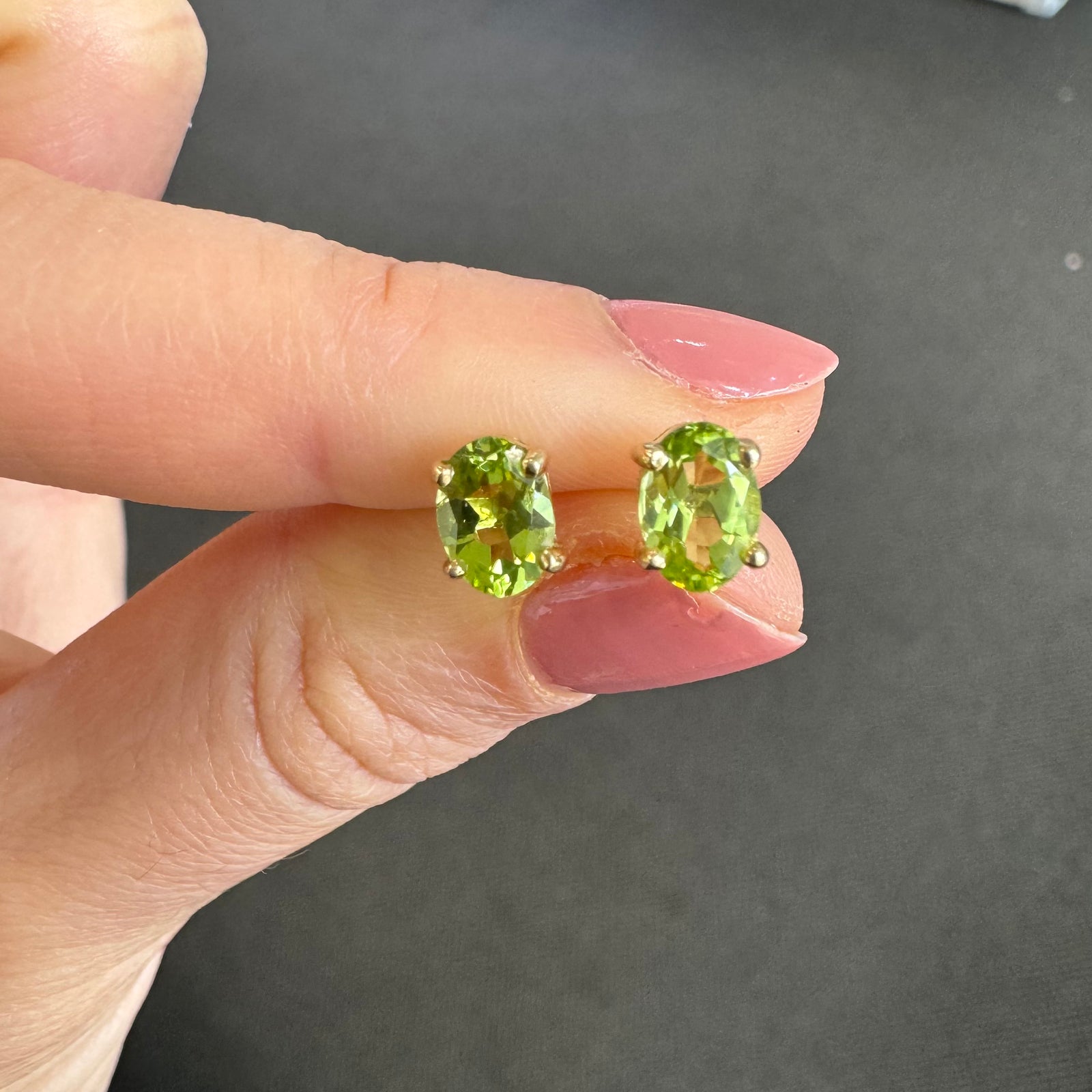 9ct Yellow Gold Oval Peridot Stud Earrings - B & S Lyncris Jewellers