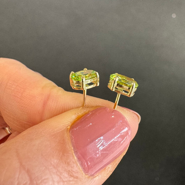 9ct Yellow Gold Oval Peridot Stud Earrings