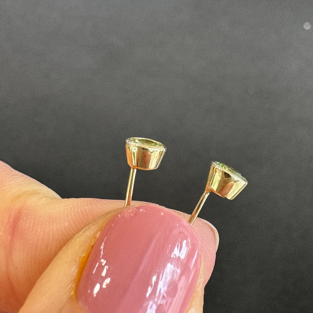 9ct Yellow Gold Bezel Peridot Stud Earrings