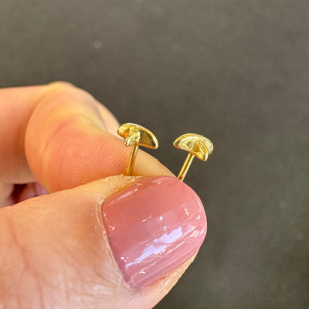 9ct Yellow Gold Small Cross Stud Earrings