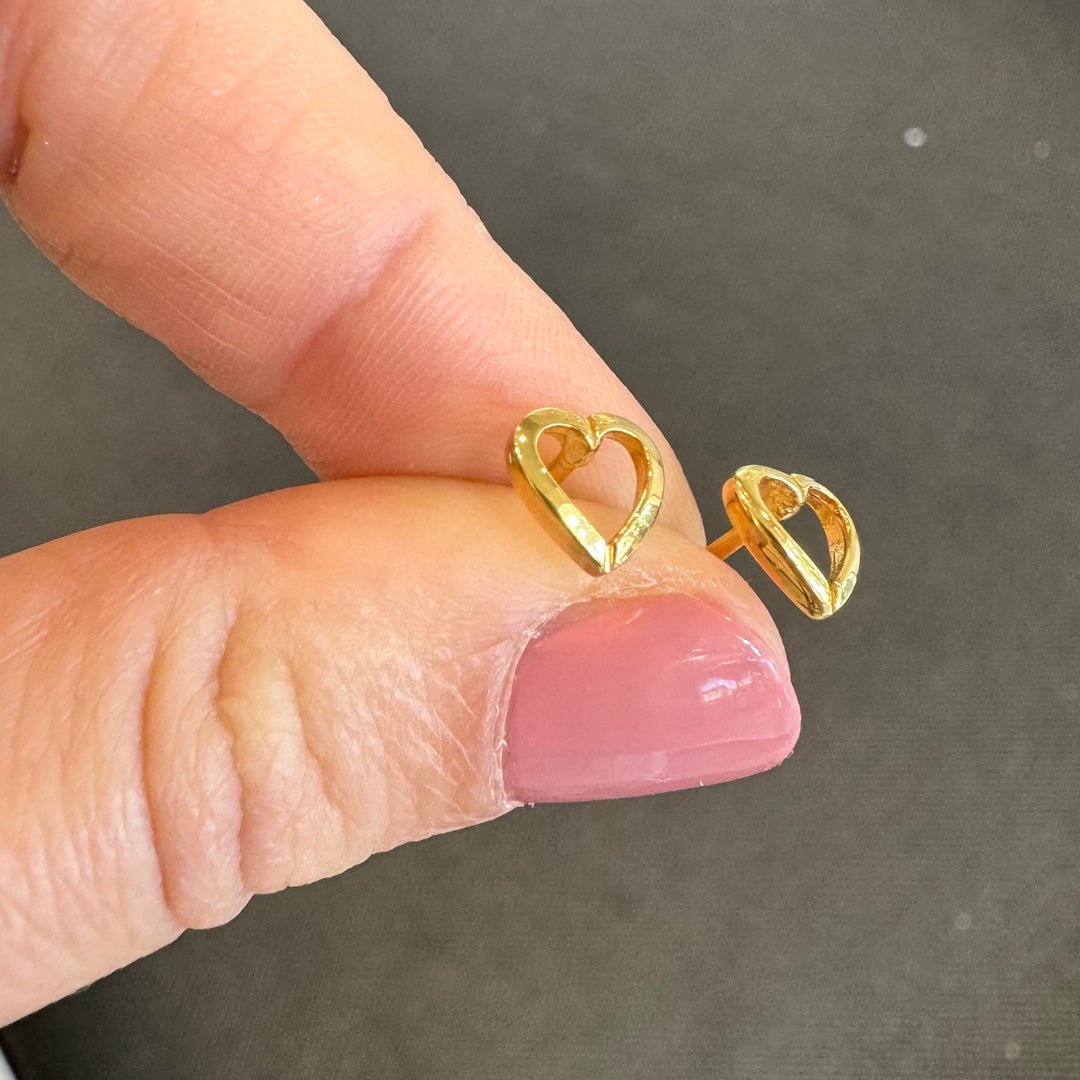 9ct Yellow Gold Love Heart Stud Earrings