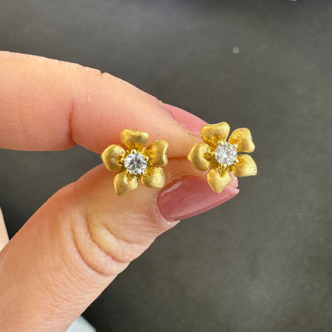 18ct Yellow Gold Diamond Flower Stud Earrings