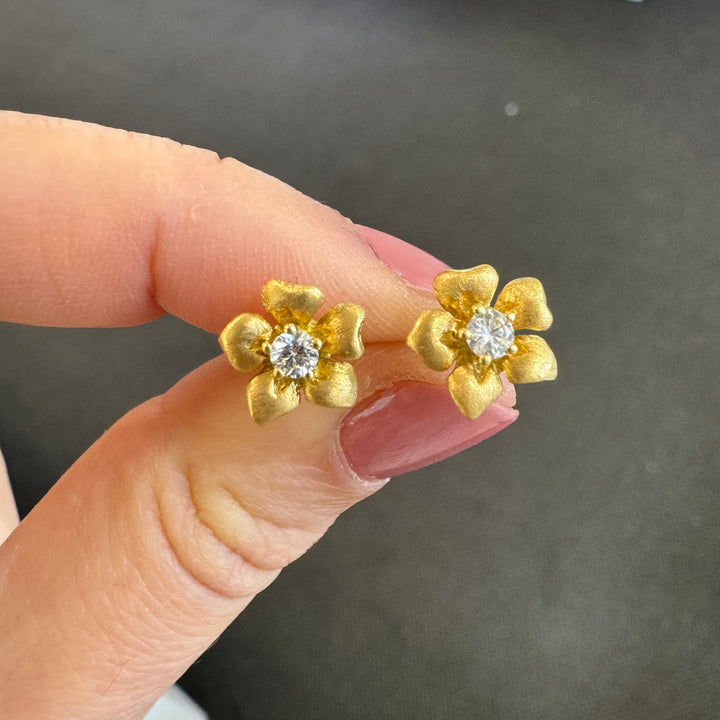 18ct Yellow Gold Diamond Flower Stud Earrings