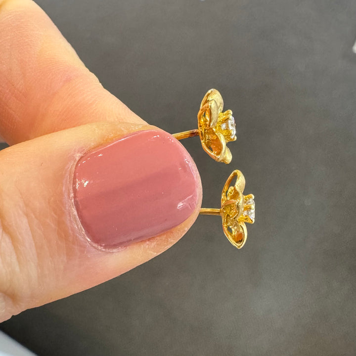 18ct Yellow Gold Diamond Flower Stud Earrings
