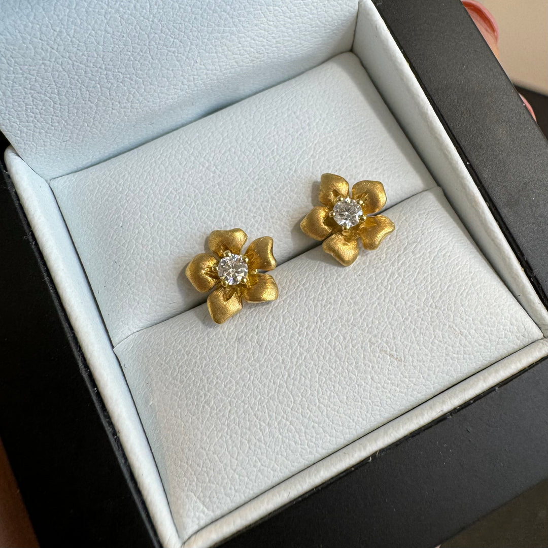 18ct Yellow Gold Diamond Flower Stud Earrings