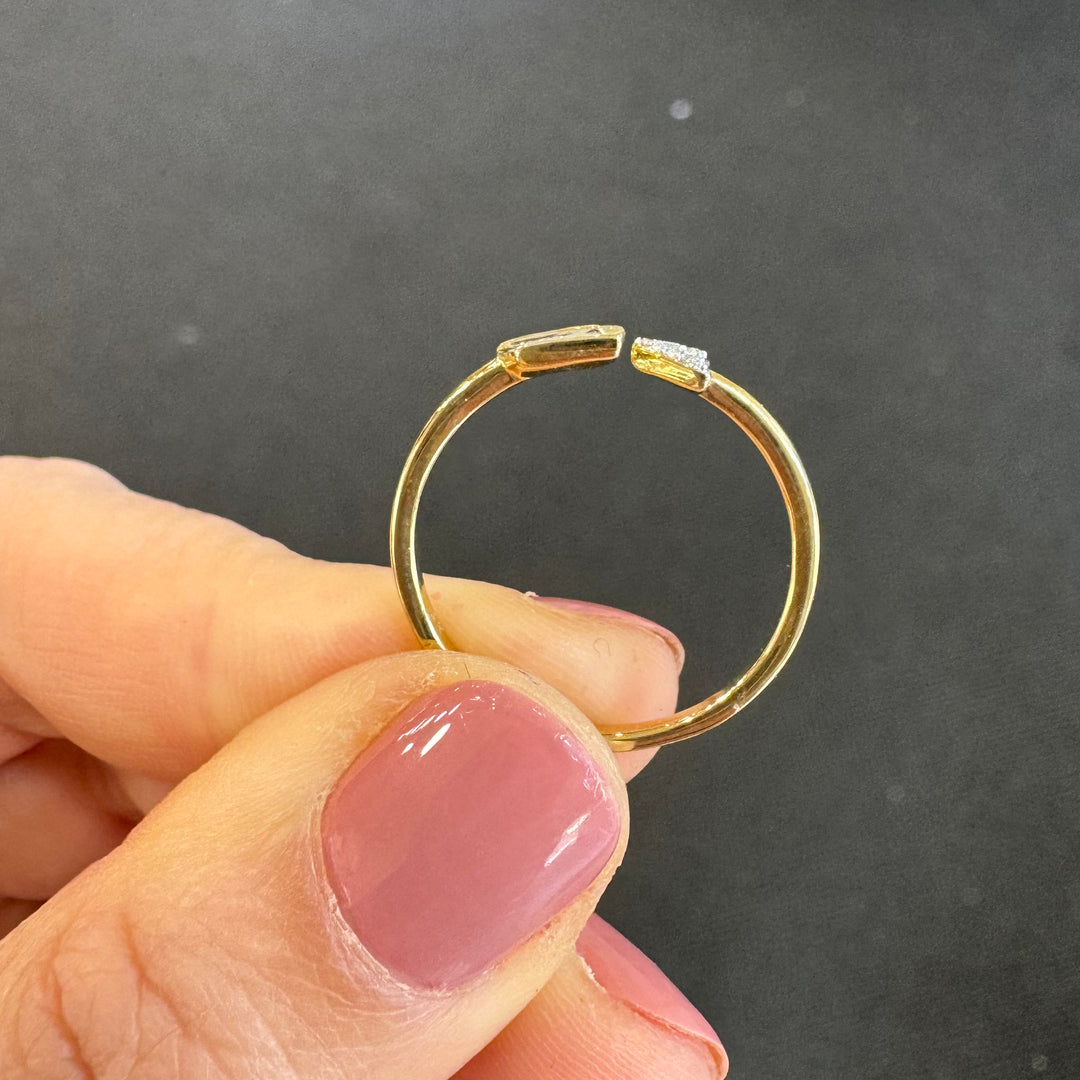 9ct Yellow Gold Diamond Arrow Ring