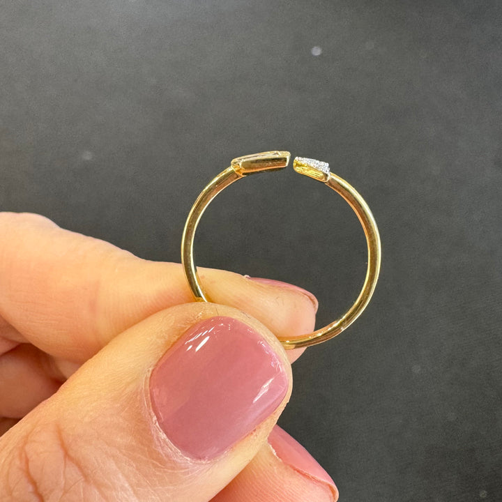 9ct Yellow Gold Diamond Arrow Ring