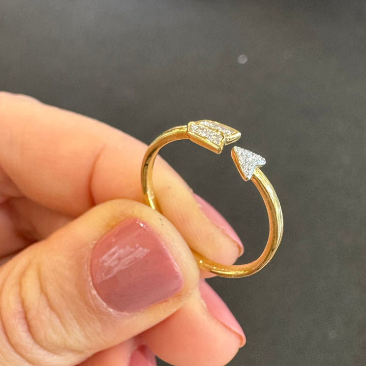 9ct Yellow Gold Diamond Arrow Ring