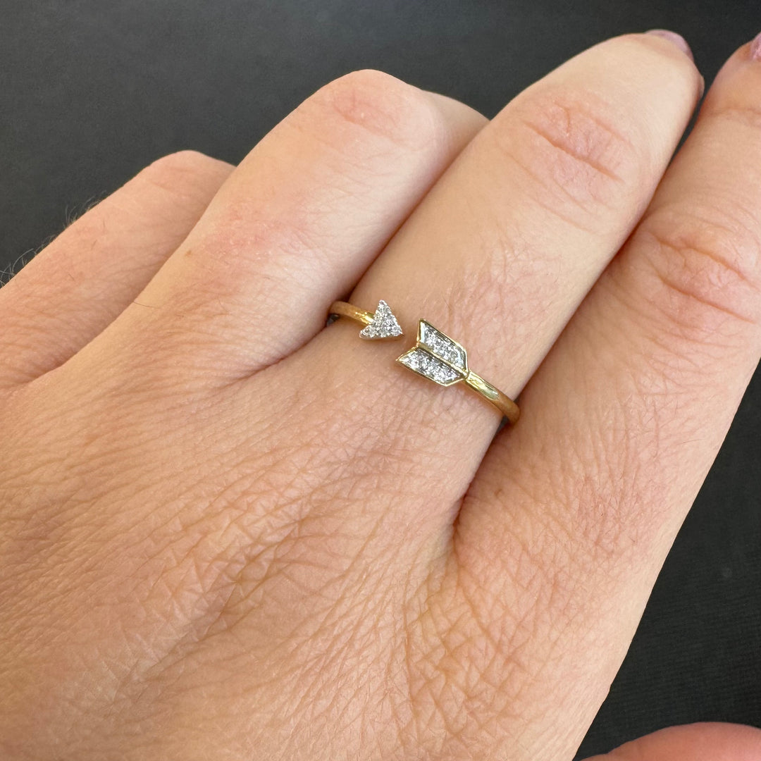 9ct Yellow Gold Diamond Arrow Ring