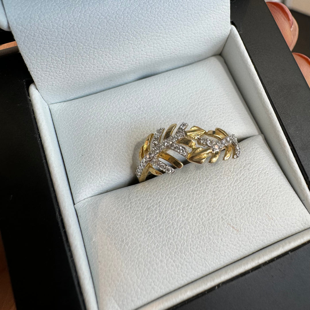 9ct Yellow Gold Diamond Leaf Ring