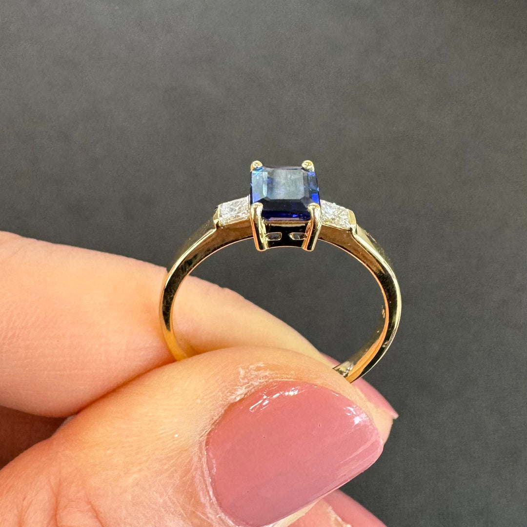 18ct Yellow Gold Sapphire & Diamond Ring