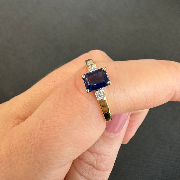 18ct Yellow Gold Sapphire & Diamond Ring