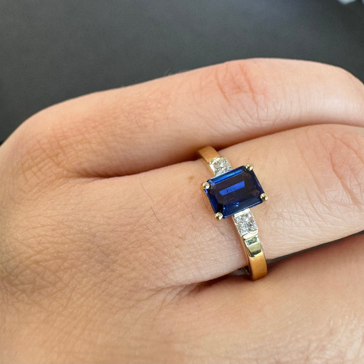 18ct Yellow Gold Sapphire & Diamond Ring