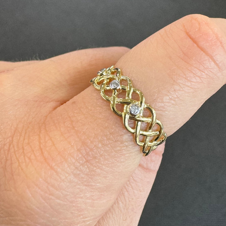 9ct Yellow Gold Knotted Diamond Ring