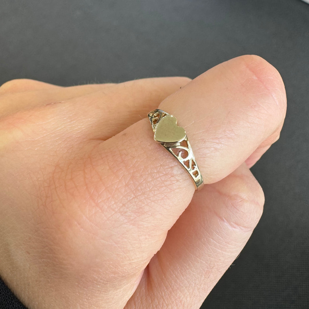 9ct Yellow Gold Heart Signet Ring