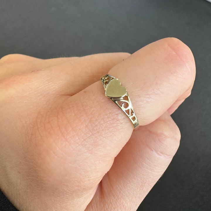 9ct Yellow Gold Heart Signet Ring