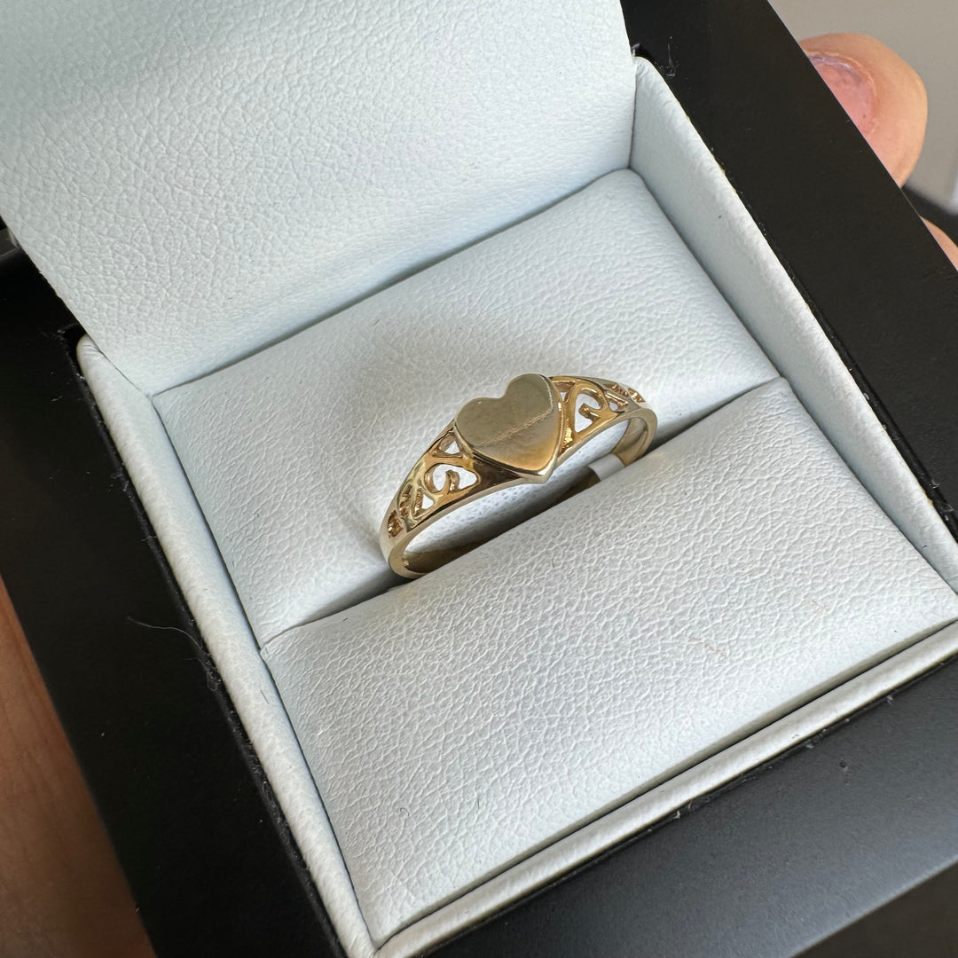 9ct Yellow Gold Heart Signet Ring