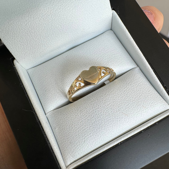 9ct Yellow Gold Heart Signet Ring