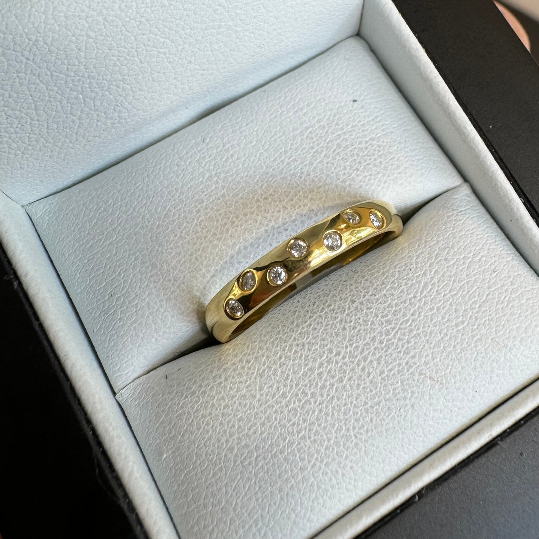 18ct Yellow Gold Hammer Set Diamond Ring