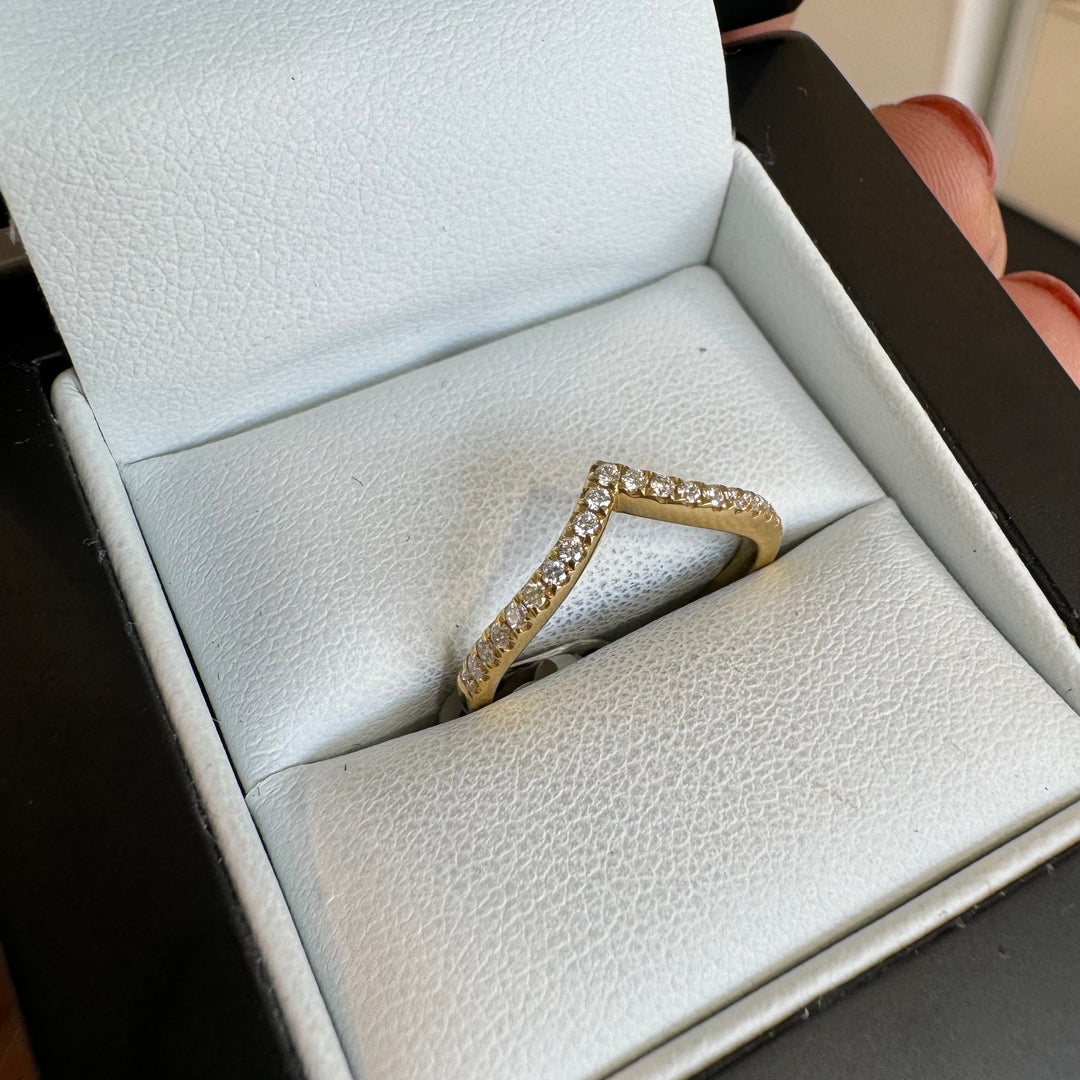 18ct Yellow Gold Pointed Diamond Ring – B & S Lyncris Jewellers