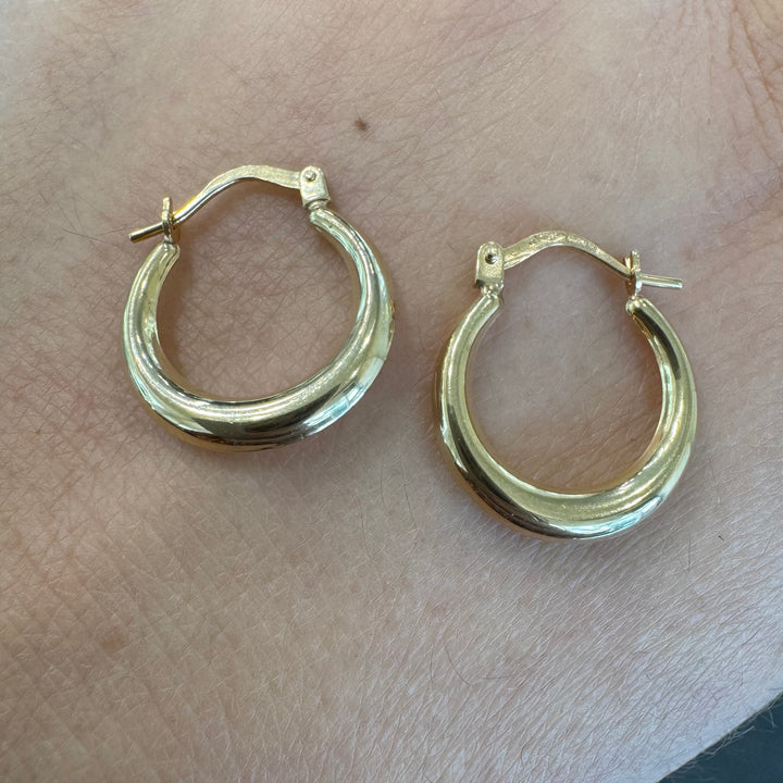 9ct Yellow Gold Graduated Hoop Earrings