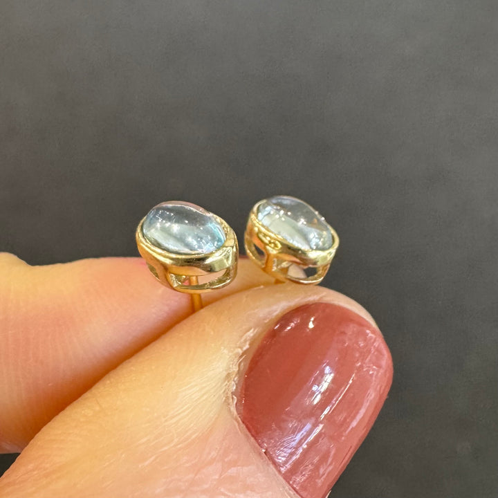 10K Yellow Gold Cabochon Aquamarine Stud Earrings